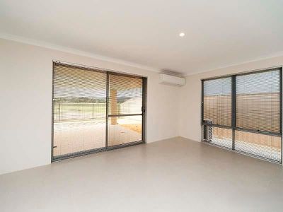 2 Dowak Lane, Byford