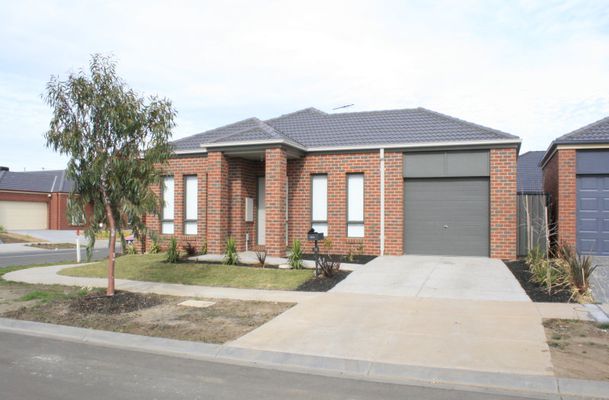 18 Cheltenham Close, Craigieburn