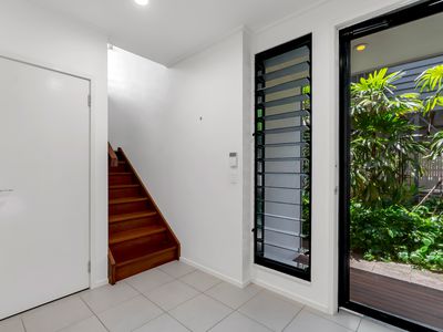 2 / 25 Charles Street, Cairns North