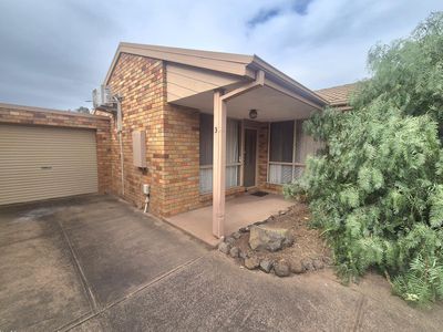 3 / 61 Ballan Road, Werribee