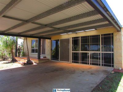 2 Paula Close, Atherton