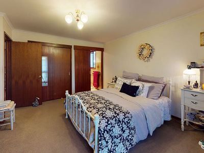 2 Zwar Place, Florey