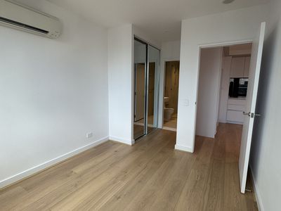 3404 / 628 Flinders Street, Docklands