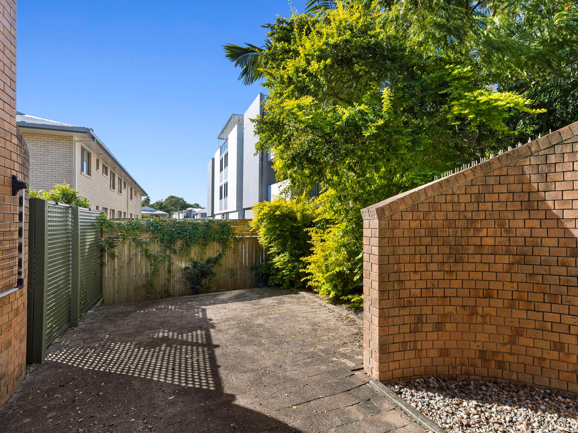 2 / 142 Carmody Road, St Lucia