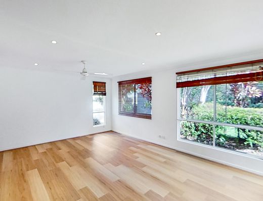 3 Bedroom home with established garden and solar power image 6