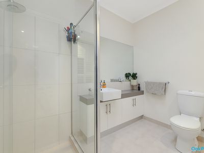 8 / 51 Curie Avenue, Oak Park