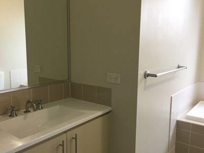 3 Lakewood Boulevard, Flinders