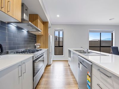 50 Goldfinch Road, Winter Valley