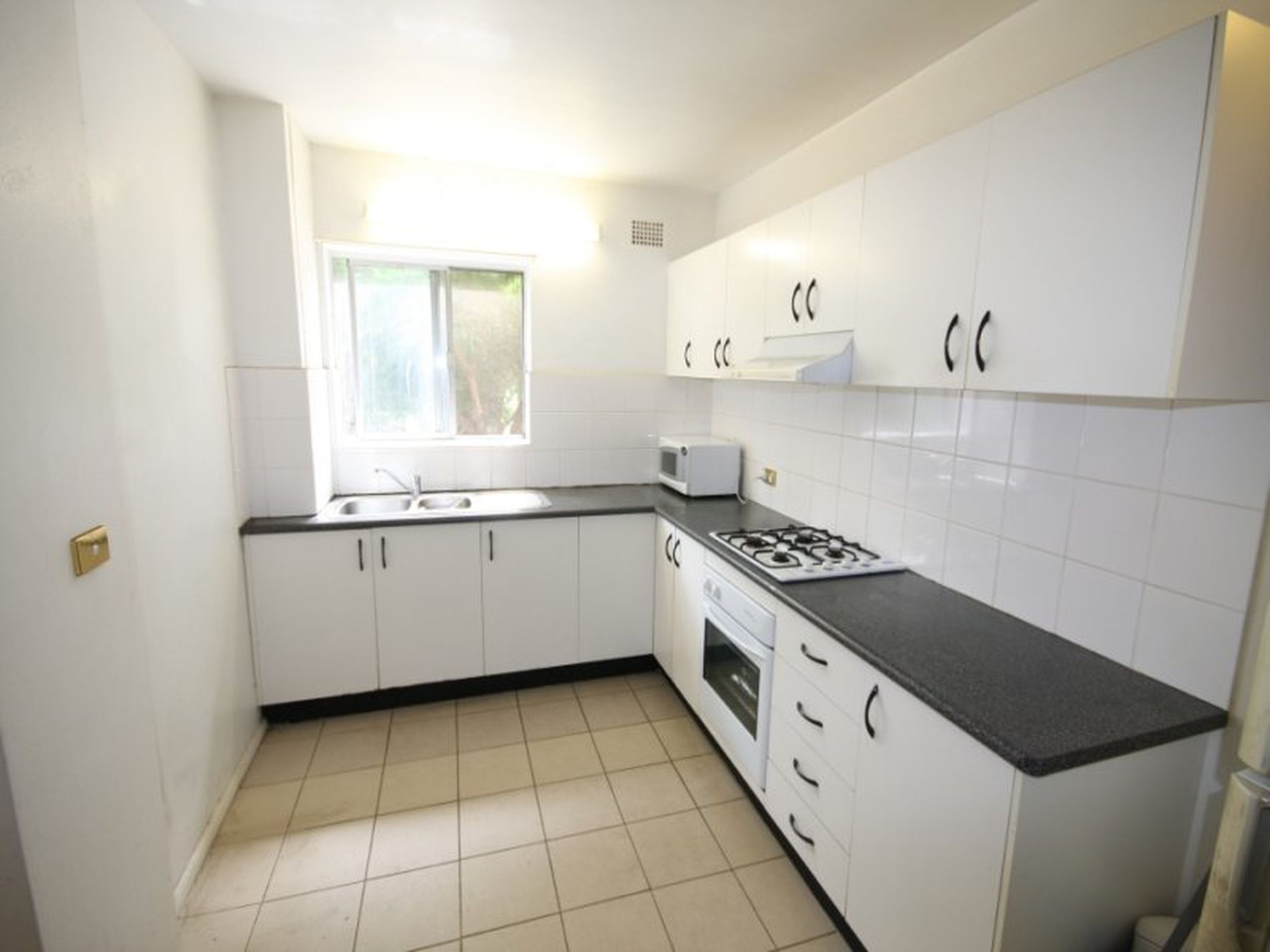 8 / 14 Barber Avenue, Eastlakes