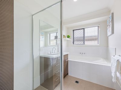 8 Blaxland Road, Urraween