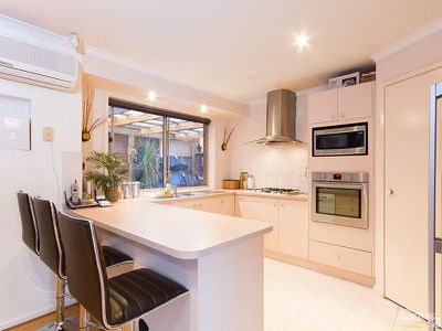 27 Rachel Drive, Cranbourne North