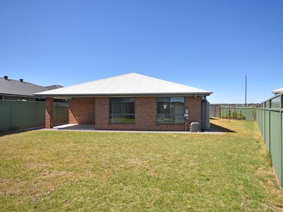 7  Waterfall Crescent, Dubbo