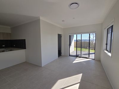 1/68  Malachite Street, Chisholm