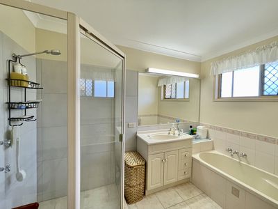 18 Orchid Avenue, Urangan