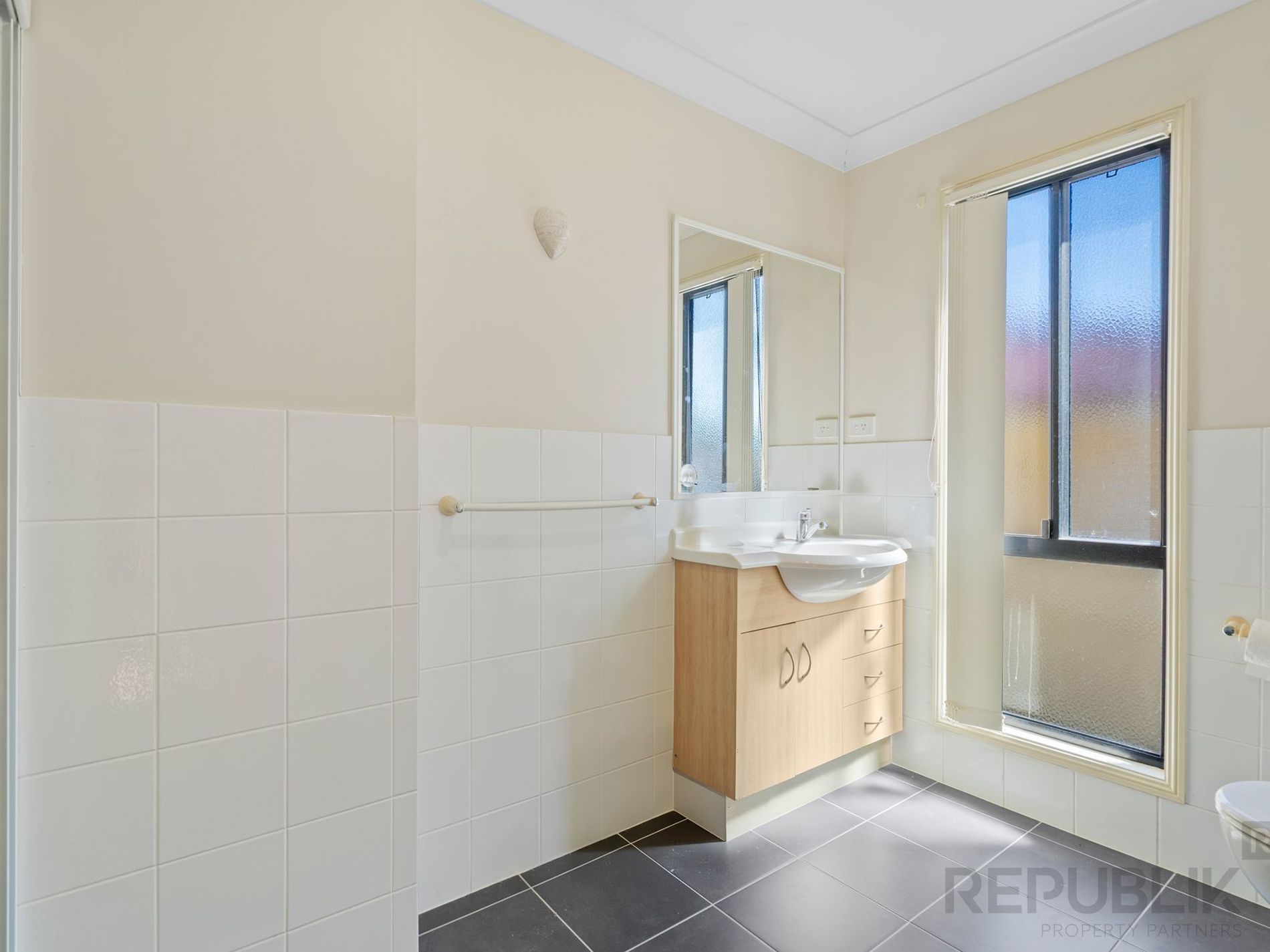 2 / 101 EUGAREE STREET, Southport