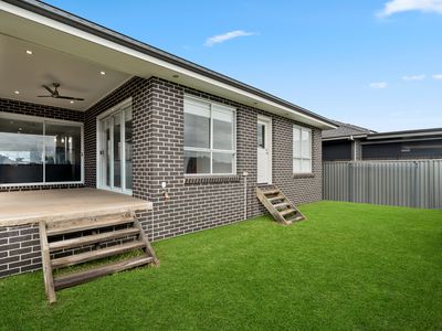 19 Thorpe Circuit, Oran Park