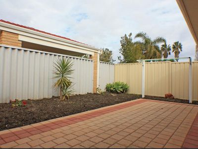 2/16 Kensington Avenue, Dianella