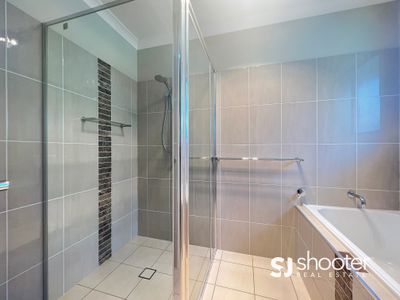 22 Loch Lomond Way, Dubbo