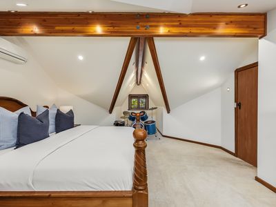 6  Webb Avenue , Glenside