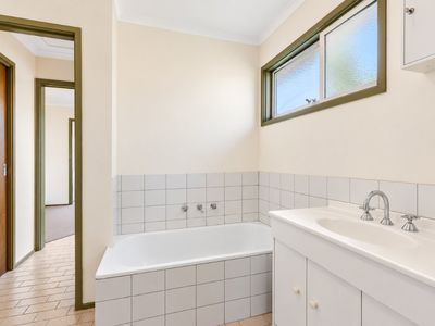 2 / 95 Songlark Crescent, Werribee