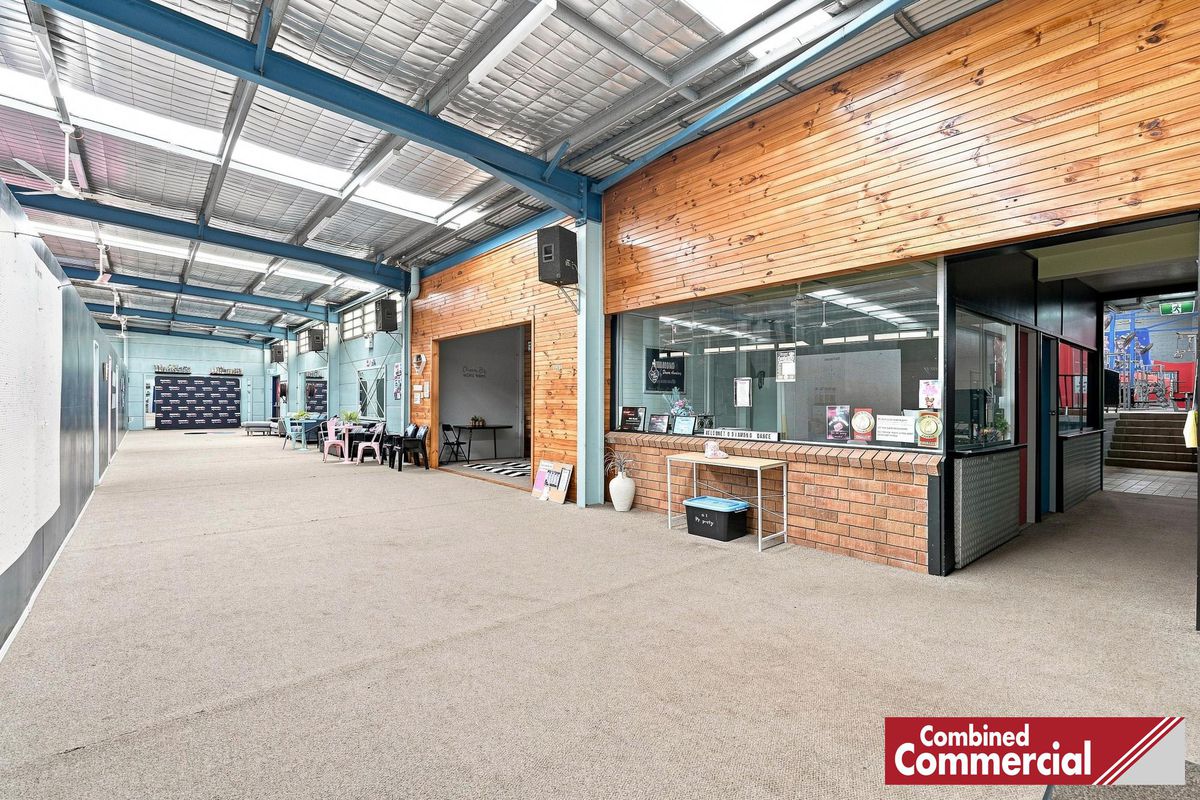 77 Jacaranda Avenue, Bradbury