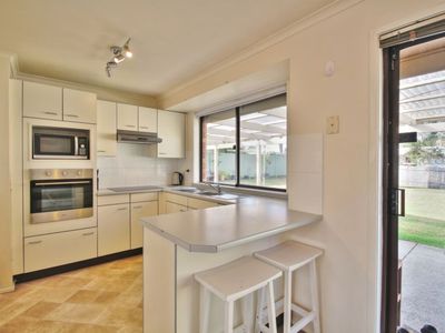 3 Wahroonga CL, St Georges Basin