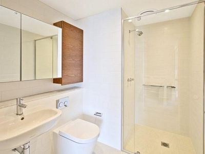 R308 / 200-220 Pacific Highway, Crows Nest