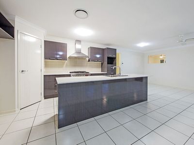 24 Foxwood Cct, Wakerley