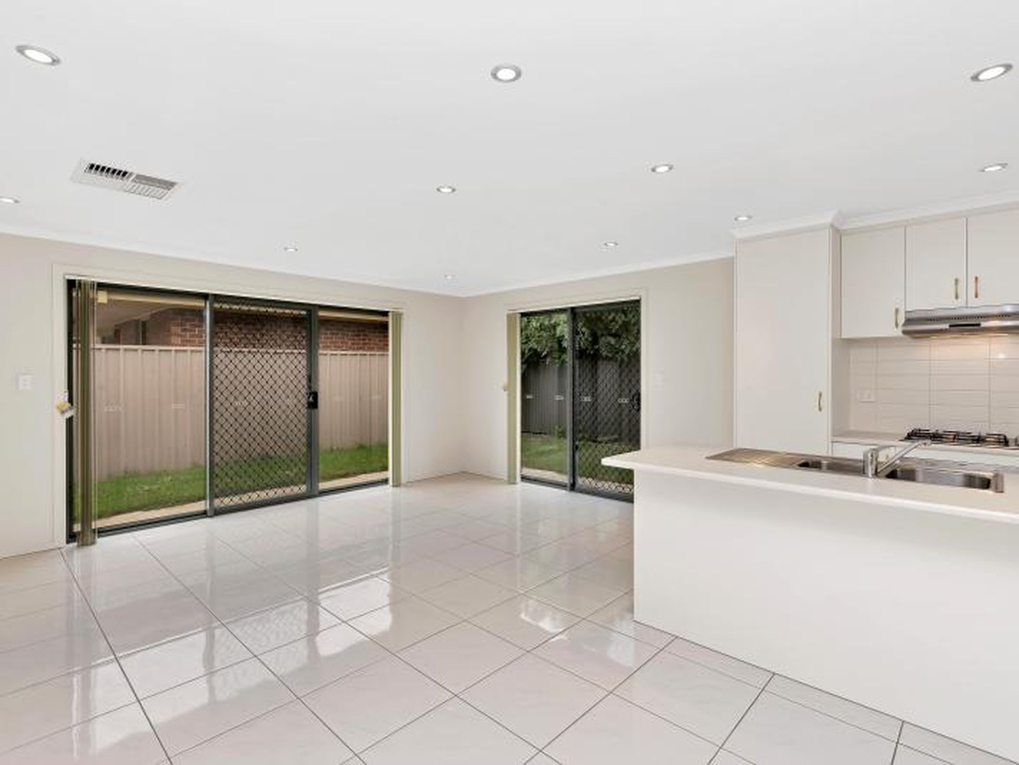 2 / 54 Trimmer Parade, Woodville West