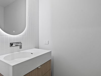 1007 / 15 Cannes Avenue, Surfers Paradise