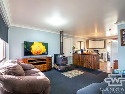 6 Coakes Street, Guyra