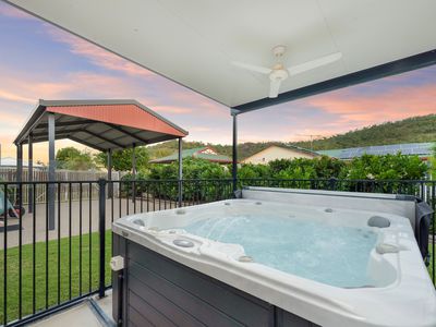 1 Saint Helens Drive, Mount Louisa