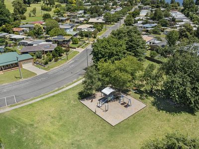 104 Lakeside Avenue, Mount Beauty