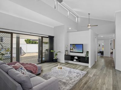 4 Darnay Road, Broadbeach Waters