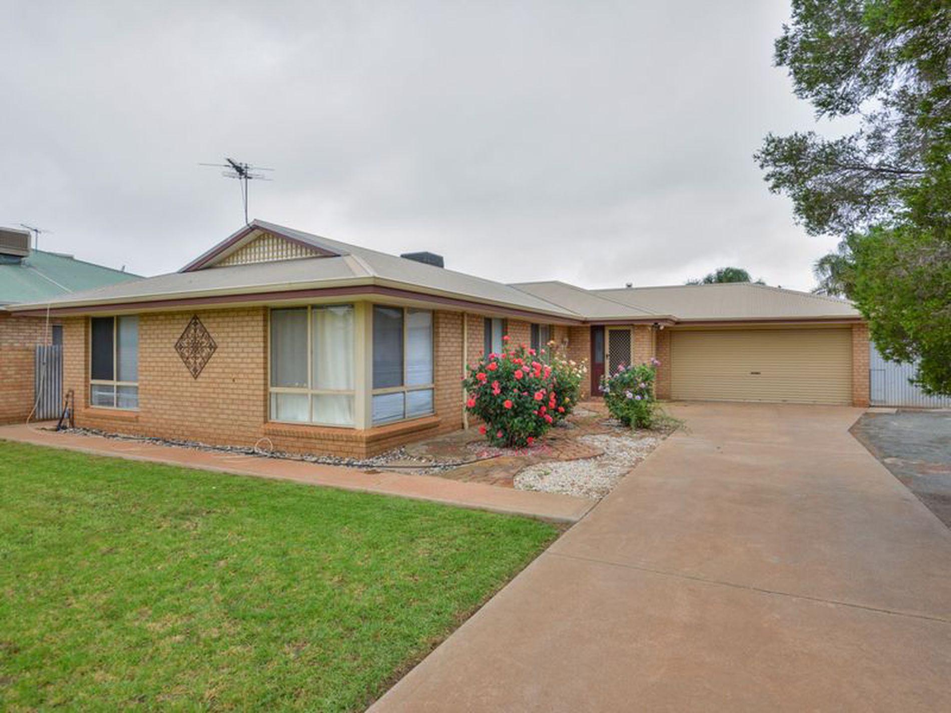 13 Borromei Mews, Somerville