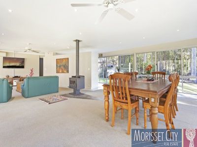 6 Searle Close, Cooranbong