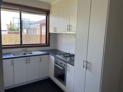 2 / 63 Rhodes Parade, Oak Park