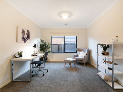 8 Calibre Circuit, Clyde North