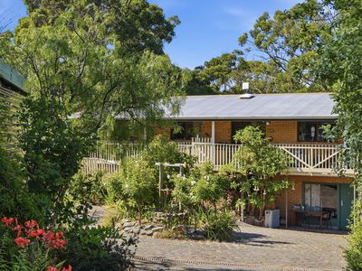 22 Cray Point Parade, Eggs And Bacon Bay