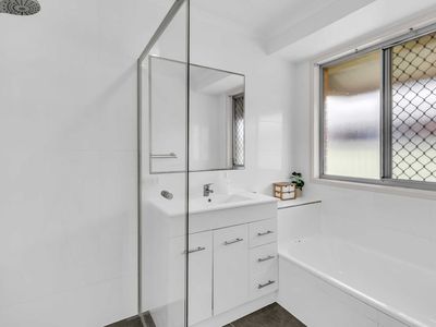 7 Razorbill St, Burleigh Waters