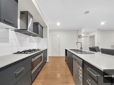 4 Lusitano Way, Clyde North