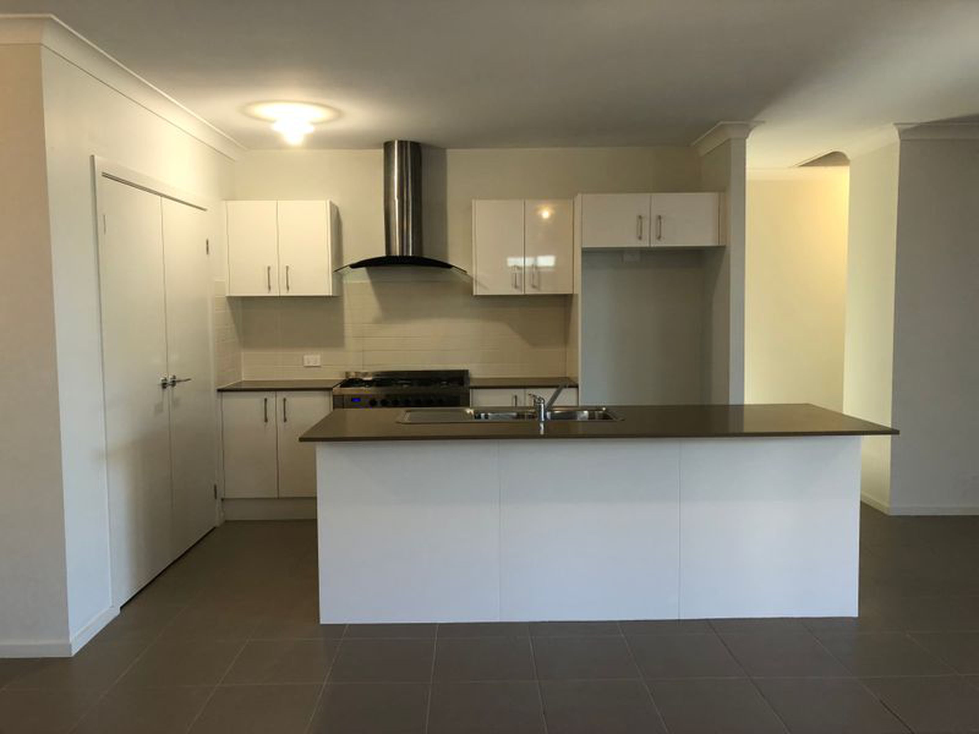 7 James Riley Drive, GLENMORE PARK