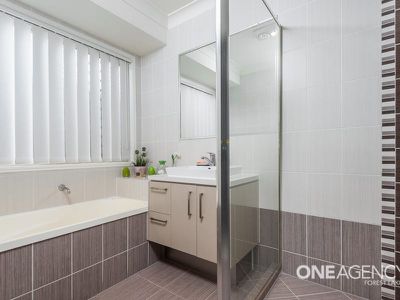 6 Benier Cl, Doolandella