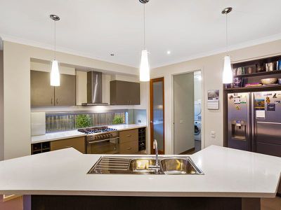 10 Mandalay Court, Point Cook