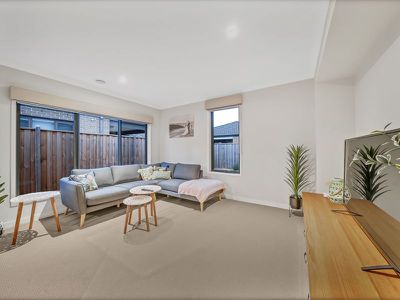 8 Kamala Road, Clyde North