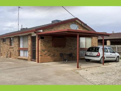 1 / 15 Schwarz Avenue, Horsham