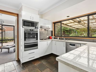 7 Reta Close, Leopold