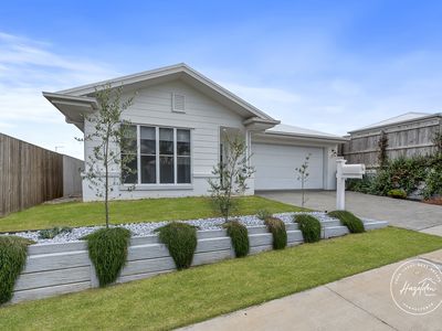 16 Aurora Crescent, Glass House Mountains