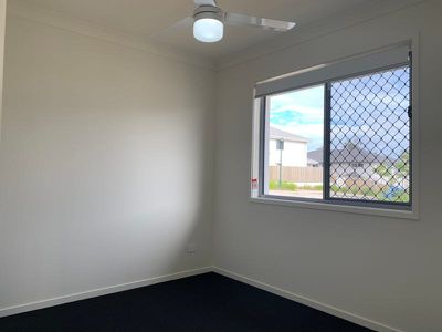 1 / 2 Herald Close, Kallangur