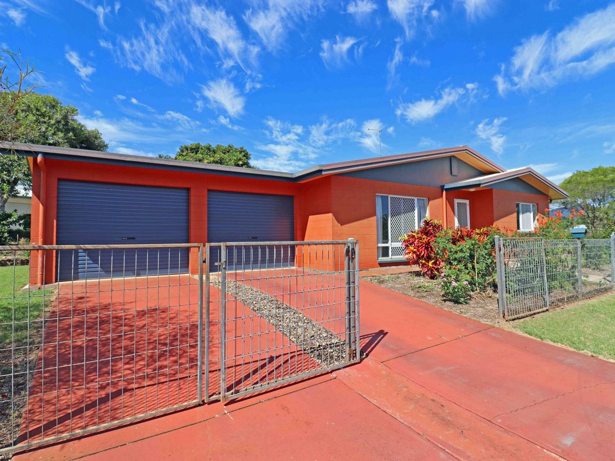 1 Paula Close, Atherton